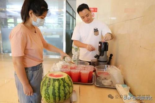 美国吃瓜送外卖事件,一场意外引发的社区互助热潮