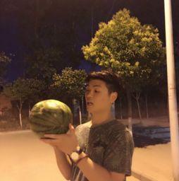 吃瓜少年的爹,揭秘背后不为人知的育儿故事