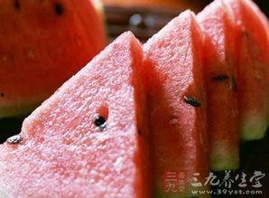 秋之民俗吃瓜,瓜果飘香，共享丰收喜悦